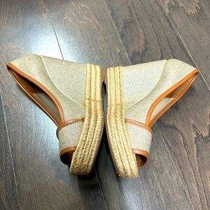 MAJORCA WEDGE SANDAL IN PLATA/ ROYAL TAN 🩷